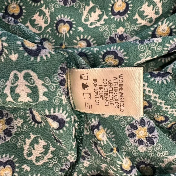 Max Studio Green and White Patterned Maxi Dress size small, about 48 inches long - Picture 7 of 7